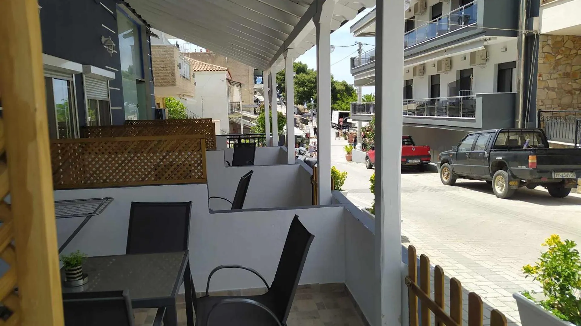 Stratos Family Apartments & Studios Neos Marmaras
